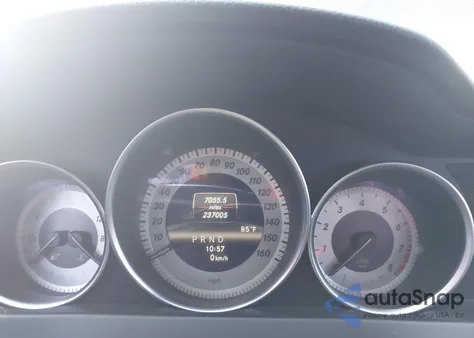 2013 Mercedes-Benz C 250 Sport z USA, uszkodzony, nr VIN WDDGF4HB5DR269905